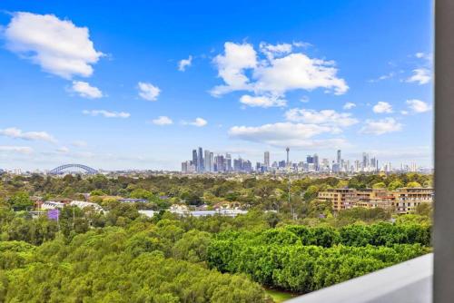 Charming and Peaceful - 3BR in Olympic Park - image 2