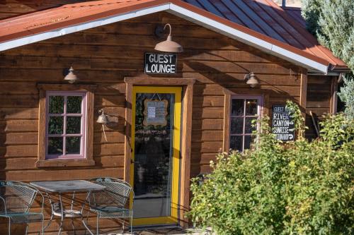 Canyons Bed & Breakfast - image 11