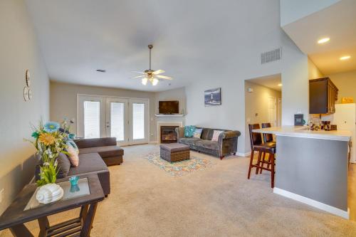 . Champaign Condo with Amenity Access Near University!