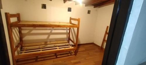 Casa quinta chica con pileta quincho y parque para 8 comfirmar reserva x telefono