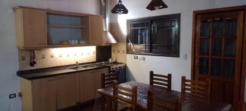 Casa quinta chica con pileta quincho y parque para 8 comfirmar reserva x telefono