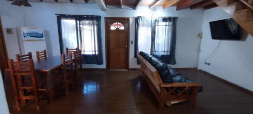 Casa quinta chica con pileta quincho y parque para 8 comfirmar reserva x telefono