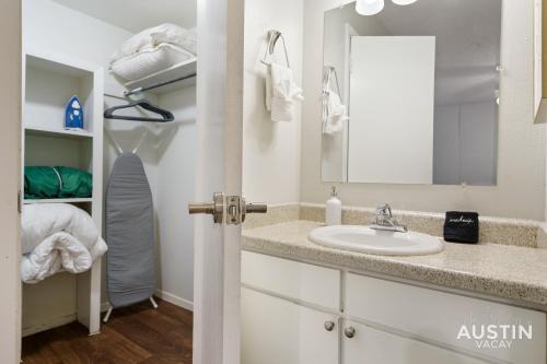 1st Floor Apt Hyde Park Bathtub and Free Parking