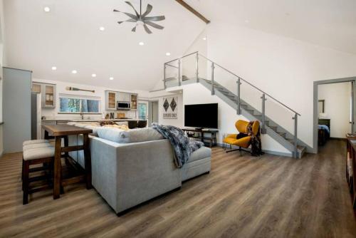 Newly Built Luxury Villa in the Sierra Mountains detail
