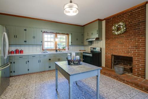 Historic Raphine Retreat Near Brownsburg Village! in Raphine, USA
