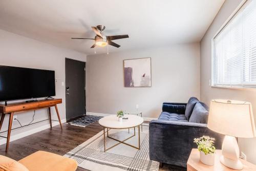 Cozy, Central 1B Apt Close to UC Hospitals, DT in Bellevue, USA