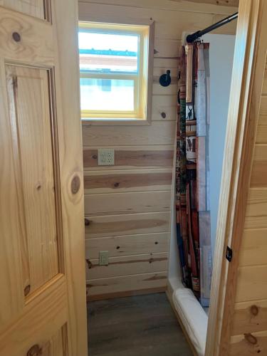 The Gold Mine Hotel Cabins - image 2