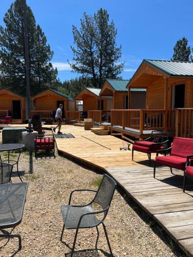 The Gold Mine Hotel Cabins - image 4