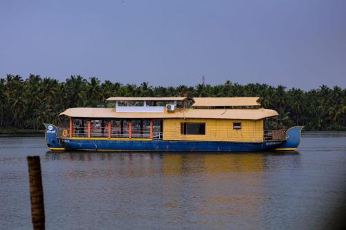 Spice coast cruise in Valiyaparamba