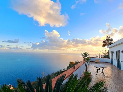  CASALENA Villa a Furore Amalfi coast con grande terrazzo e vista sul MARE in Furore