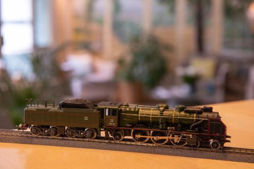 Au Pacific Hotel - image 3