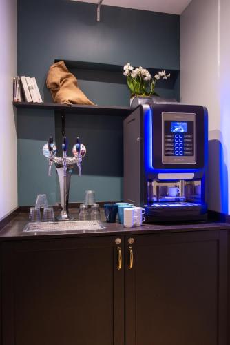 Au Pacific Hotel - image 12