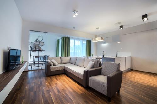 1 queen bed, 1 sofa bed