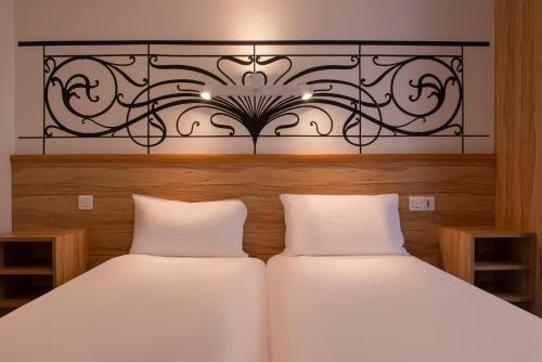 Au Pacific Hotel - image 14