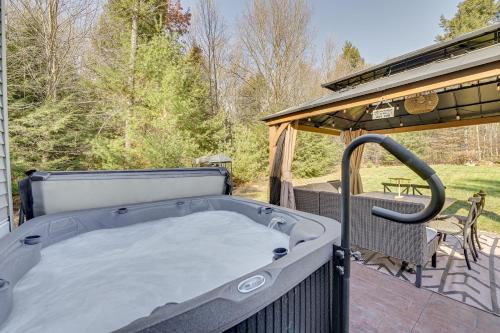 Northville Cabin with Fire Pit, 4 Mi to Boat Ramp! in Northville, USA