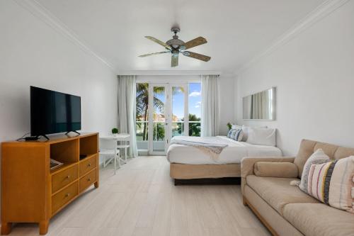 Palmera View Studio - Waterfront studio in the heart of San Juan