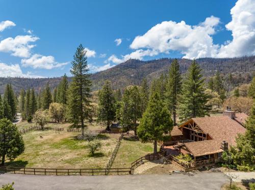 Gorgeous North Fork Cabin Near Bass Lake! Gorgeous North Fork Cabin Near Bass Lake!