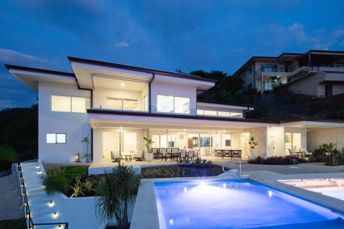 CASA AYLA A - stunning 5BR Ocean view house & infinity pool in Flamingo