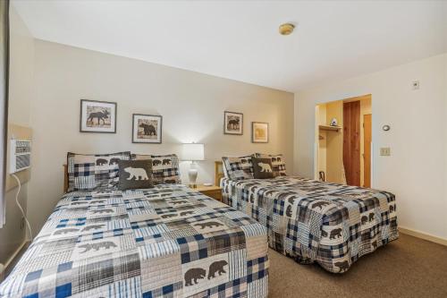 Cedarbrook Deluxe one bedroom suite located on 2nd floor with outdoor heated pool 21820 in Killington, USA