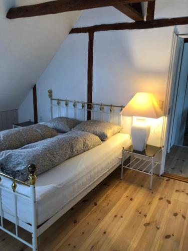  Byhus-lejlighed med sjæl og privat gårdhave in Hurup