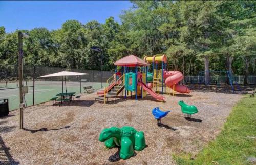 Lowcountry haven - game rm + king bds, mins 2 dwtn Lowcountry haven - game rm + king bds, mins 2 dwtn