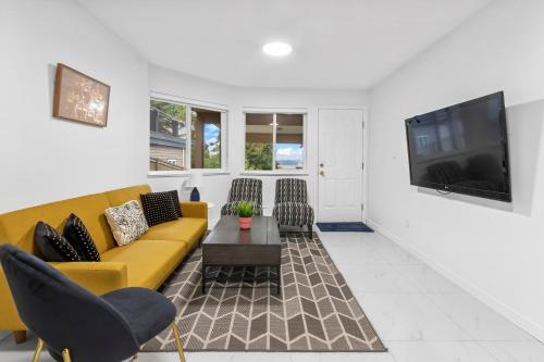 Pristine 2 Bedrooms 1 Washroom Guest Suite In Surrey BC in Surrey, Canada