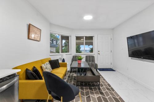 Pristine 2 Bedrooms 1 Washroom Guest Suite In Surrey BC in Surrey, Canada