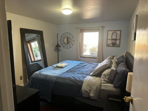 ATTACHED MOTHER-IN-LAW SUITE Soak in the hot tub, star gaze, enjoy the reservoir, hike, bike, kayak and more - Private floor, entrance, terrace and room and bathroom, not the full house in Fort Collins, USA