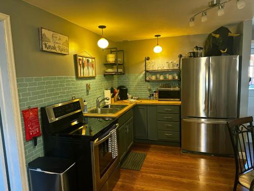 ATTACHED MOTHER-IN-LAW SUITE Soak in the hot tub, star gaze, enjoy the reservoir, hike, bike, kayak and more - Private floor, entrance, terrace and room and bathroom, not the full house in Fort Collins, USA