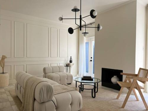 Mr. Nomad: Artistic Abode in Uptown in Dallas, USA