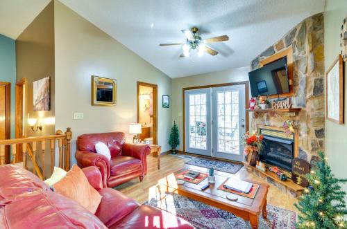 Burnside Resort Cabin w/ Hot Tub & Outdoor Spots! in Burnside (KY)