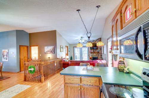 Burnside Resort Cabin w/ Hot Tub & Outdoor Spots! in Burnside (KY)