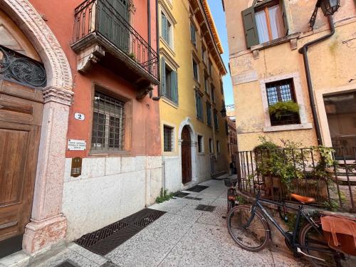 Piazza Erbe Lodge Images