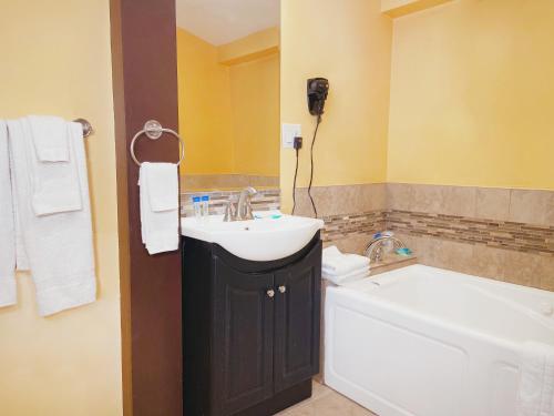 El Patio Inn - image 11