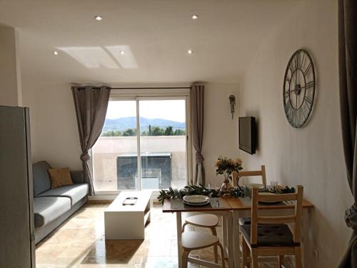Appartement lumineux au cœur de la garrigue in Saint-Nazaire (Languedoc-Roussillon)
