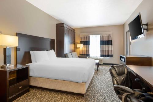 1 king bed, 1 queen bed