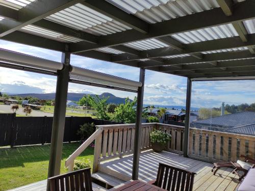 Modern House near Motuoapa Tongariro Crossing fishing skiing