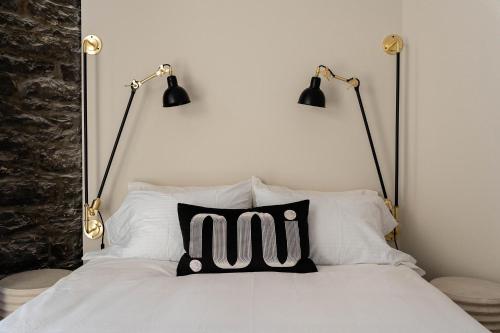 Apartment two-bedrooms queen size beds image 1