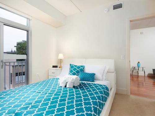 Pet Friendly 2 Bedroom and 2 Bathroom Apartment near Rittenhouse apts in Philadelphia, USA