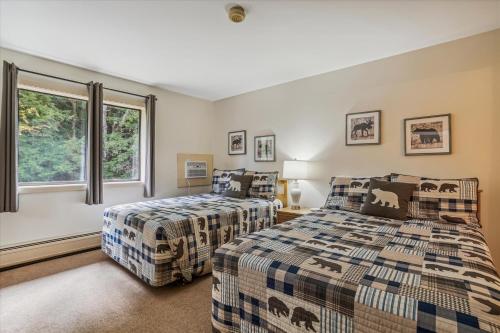 Cedarbrook Two Double bed Standard Hotel room 217 in Killington, USA