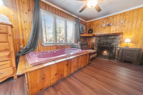 room detail thumbnail 2