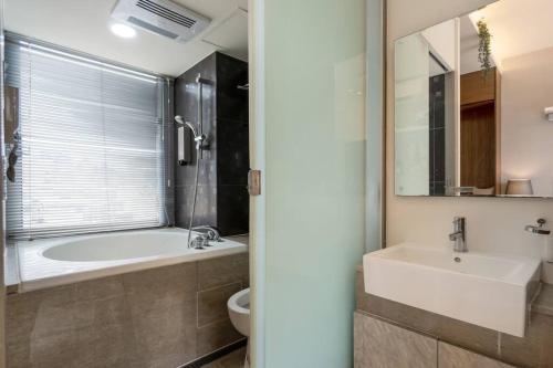 1B1b Cinema, Kitchen, Bathtub, Desk, 1.5min to MRT • 1房1衛 家庭戲院、廚房、浴缸、書桌，1.5分到市府捷運, Tajpej (zdjęcie 5)