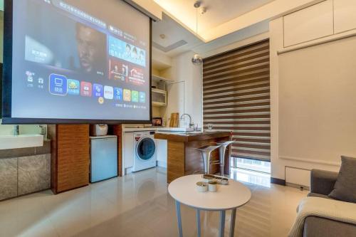 1B1b Cinema, Kitchen, Bathtub, Desk, 1.5min to MRT • 1房1衛 家庭戲院、廚房、浴缸、書桌，1.5分到市府捷運, Tajpej (zdjęcie 7)