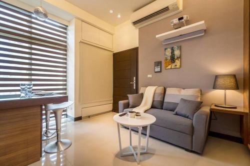 1B1b Cinema, Kitchen, Bathtub, Desk, 1.5min to MRT • 1房1衛 家庭戲院、廚房、浴缸、書桌，1.5分到市府捷運, Tajpej (zdjęcie 8)