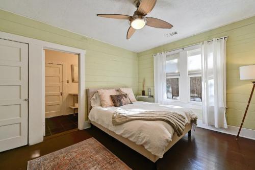 Two-Bedroom House image 9