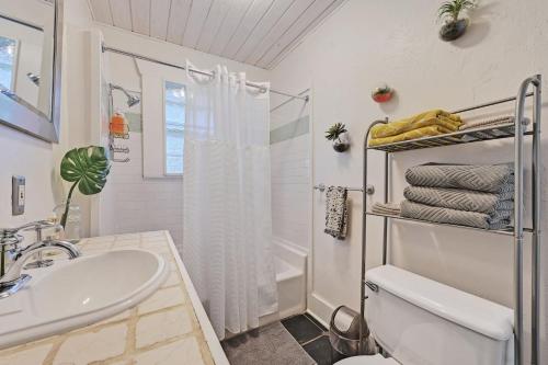 Two-Bedroom House image 5