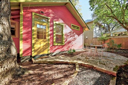 Two-Bedroom House image 4