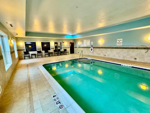 Holiday Inn Express Hotel & Suites Dewitt - Syracuse By IHG - 수영장