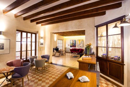 ห้องส่วนกลางสำหรับนั่งเล่น/ดูทีวี, Hotel y Apartamentos DES PUIG in เดยา