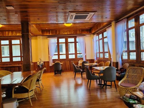 Shared lounge/TV area, Kum-Chan House Hotel (เฮือนก่ำจันทร์) near Wat Prathat Chaehang